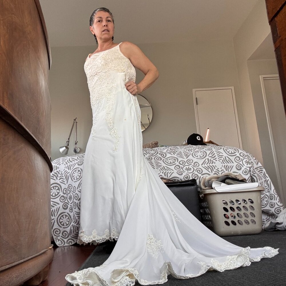 Vintage Oleg Cassini Wedding Gown (10) + train, tiara - Picture 11 of 16